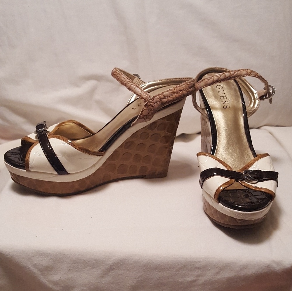 GUESS BRAND STAPPY LEATHER BROWN/GOLD WEDGE 6.5